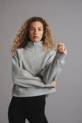 ESSENTIAL HALF-ZIP DELUXE SWEATER GREY