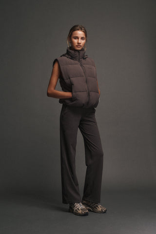 ESSENTIAL HIP-LINE PUFFER VEST COFFEE BEAN