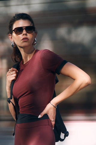 MOMENTUM LAYERED MESH TEE CHERRY