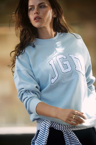 STUDIO LONGLINE SIGNATURE SWEATER BABY BLUE