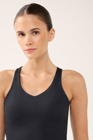 ESSENTIAL LONGLINE CROP TANK BLACK