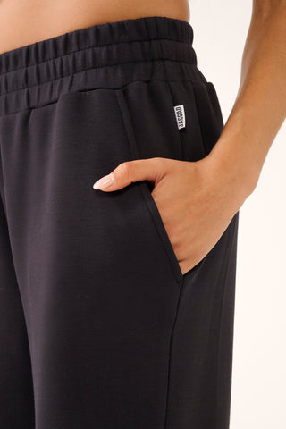 SOHO SLIM TRACKPANT BLACK