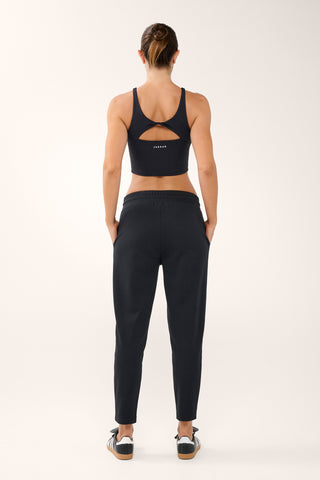 ESSENTIAL SLIM TRACKPANT BLACK