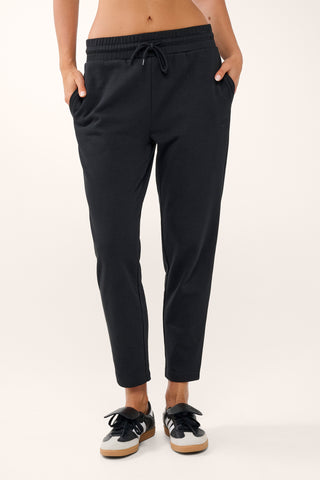 ESSENTIAL SLIM TRACKPANT BLACK