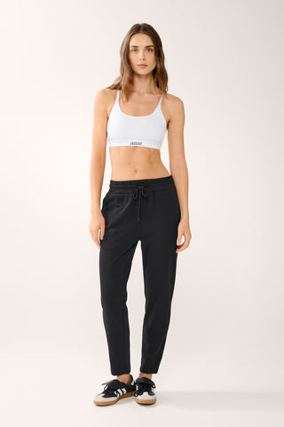 ESSENTIAL SLIM TRACKPANT BLACK