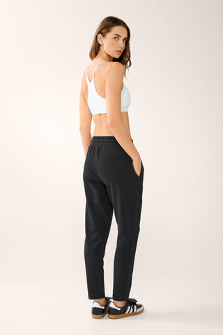 ESSENTIAL SLIM TRACKPANT BLACK