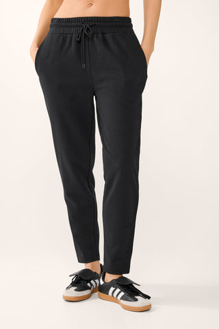 ESSENTIAL SLIM TRACKPANT BLACK