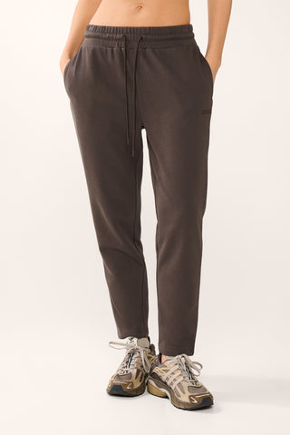 ESSENTIAL SLIM TRACKPANT ESPRESSO