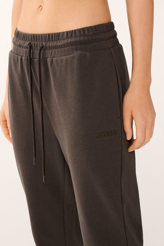 ESSENTIAL SLIM TRACKPANT ESPRESSO