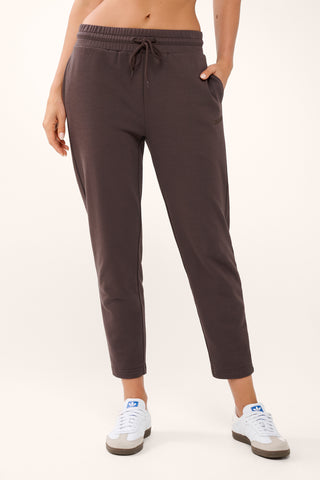 ESSENTIAL SLIM TRACKPANT COFFEE BEAN