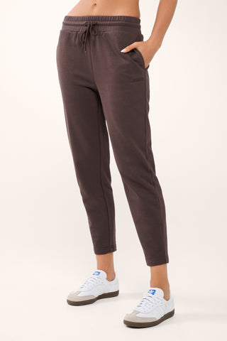 ESSENTIAL SLIM TRACKPANT COFFEE BEAN