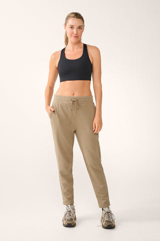 ESSENTIAL SLIM TRACKPANT OAK BROWN