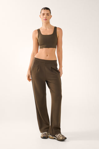 FOUNDATION PLEAT SOFTFORM PANT MOCHA