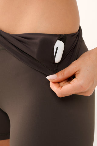 ESSENTIAL SPORT SOFTFLEX SHORT COFFEE BEAN