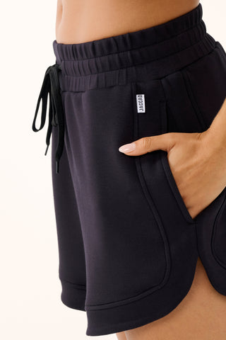 SOHO SCALLOPED SHORT BLACK