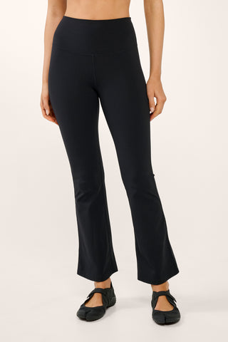 ASTOR CROPPED ACTIVE FLARE PANT BLACK