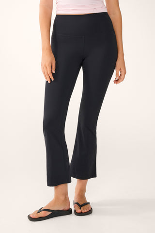 ASTOR CROPPED ACTIVE FLARE PANT BLACK
