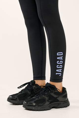 CLASSIC ANKLE BITER POCKET BASELINE LEGGING BLACK/CORNFLOWER BLUE