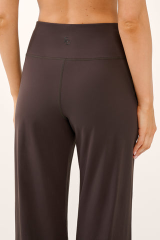 RUE WIDE LEG SOFTFLEX PANT COFFEE BEAN
