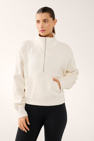 ESSENTIAL HALF-ZIP DELUXE SWEATER SWAN WHITE