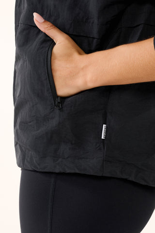 SOHO ZIP-THROUGH SPRAY JACKET BLACK