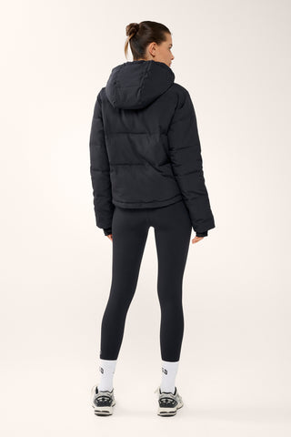 ESSENTIAL HIP-LINE PUFFER JACKET BLACK
