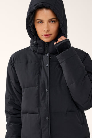ESSENTIAL HIP-LINE PUFFER JACKET BLACK