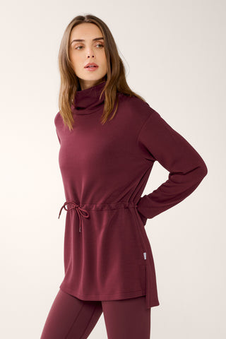 MOMENTUM LONGLINE CINCH-WAIST SOFTFORM SWEATER CHERRY