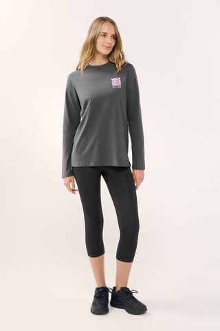 PENINSULA PRIMARY LONG SLEEVE TEE GRAPHITE