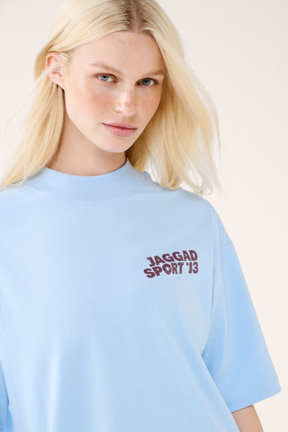 ROGUE STAPLE TEE BLUEBELL