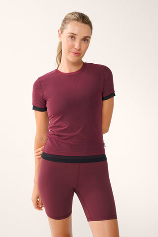 MOMENTUM LAYERED MESH TEE CHERRY