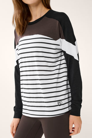 CENTERED RAGLAN LONG SLEEVE TEE