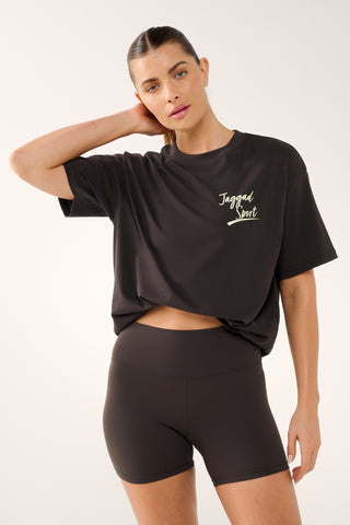 SCRIPT OVERSIZED TEE CHOCOLATE