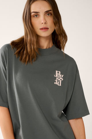 TULUM STAPLE TEE STEEL