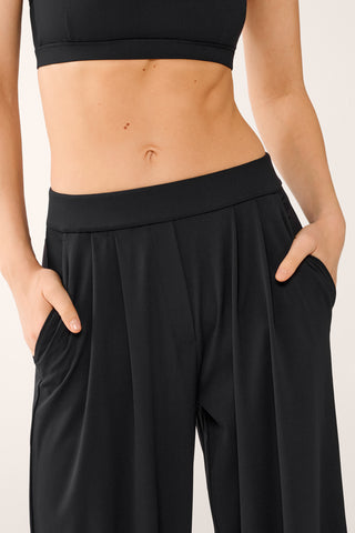 RUE PLEAT SOFTFLEX PANT BLACK